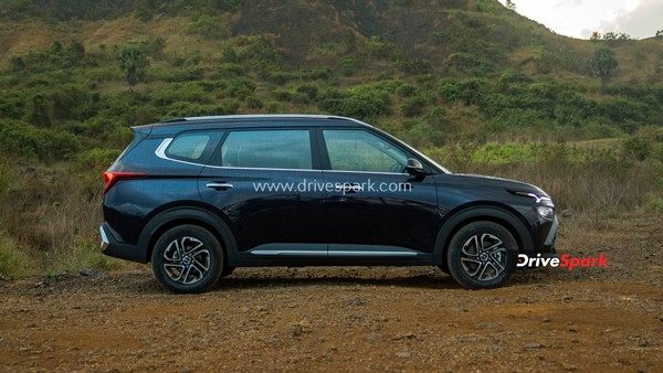 మూడవ వరుసలోనూ సూపర్ కంఫర్ట్.. తగ్గేదే లే అంటున్న Kia Carens