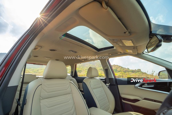 Kia Motors యొక్క నయా కార్ Carens: రివ్యూ & పూర్తి వివరాలు 