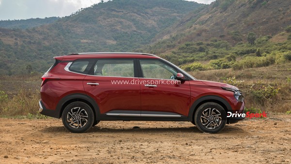 Kia Motors యొక్క నయా కార్ Carens: రివ్యూ & పూర్తి వివరాలు 