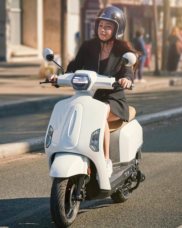 Mob-ion AM1 ఎలక్ట్రిక్ స్కూటర్: ఒక్క ఛార్జ్.. 140 కిమీ రేంజ్