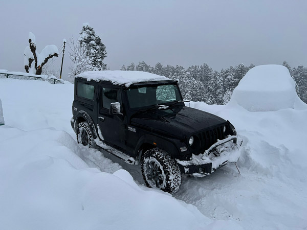 మంచు కురిసే వేళలో.. Mahindra Thar తో ఒమర్ అబ్దుల్లా.. మీరు ఓ లుక్కేసుకోండి