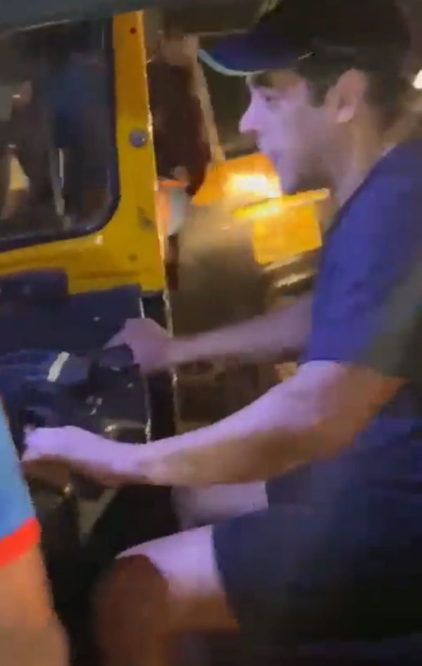 ఆటో రిక్షా డ్రైవ్ చేస్తూ కనిపించిన సల్మాన్ ఖాన్.. వీడియో