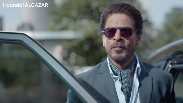 మహిళా క్రికెటర్స్ డ్రైవర్‌గా 'షారుఖ్ ఖాన్'.. ఎందుకో వీడియో చూడాల్సిందే