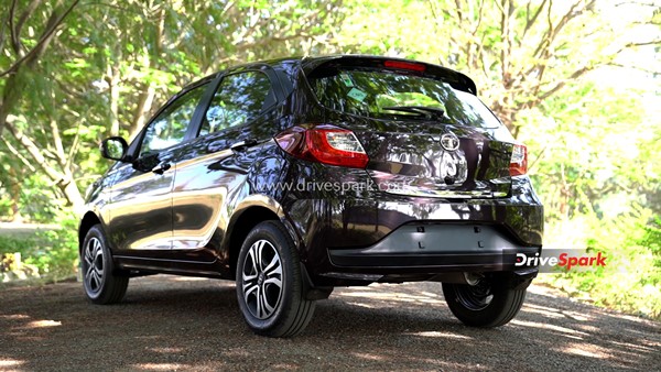 Tata Tiago iCNG రివ్యూ.. వచ్చేసింది: ఇక మీదే ఆలస్యం.. చూసెయ్యండి!! 