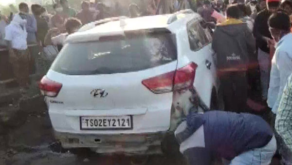 మైనర్ బాలుడి కార్ డ్రైవింగ్.. మహిళల ప్రాణాలు బలిగొన్న మితిమీరిన వేగం