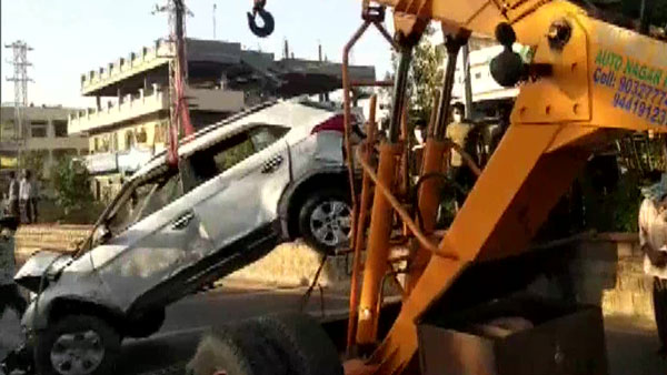 మైనర్ బాలుడి కార్ డ్రైవింగ్.. మహిళల ప్రాణాలు బలిగొన్న మితిమీరిన వేగం