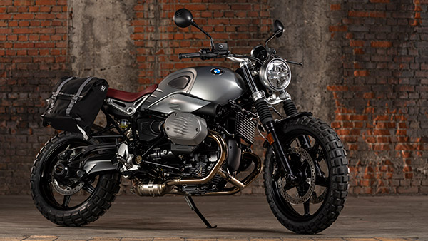 ఖరీదైన బైక్ కొన్న ప్రముఖ తమిళ డైరెక్టర్ 'వెట్రిమారన్': ధర రూ. 17 లక్షలకు పైమాటే..