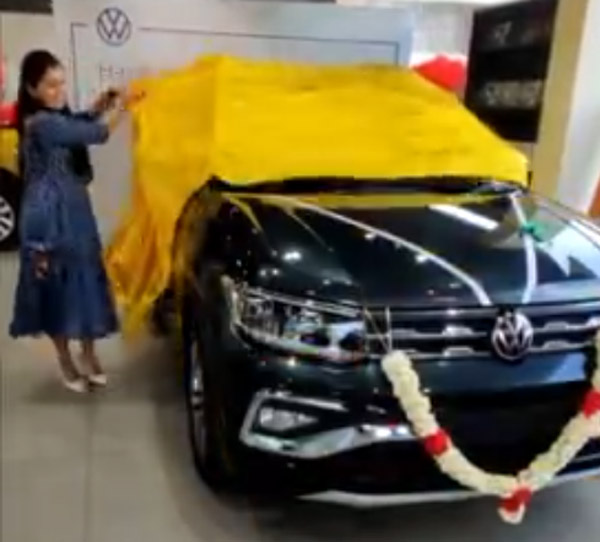 జర్మన్ బ్రాండ్ కారు కొన్న నటి 'గౌరీ కిషన్'.. మీరు చూసారా..!!