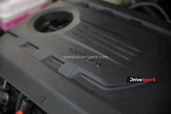 కియా కారెన్స్ వర్సెస్ మహీంద్రా ఎక్స్‌‌యూవీ700: ఈ రెండింటిలో ఏ 7-సీటర్ ఎస్‌యూవీ బెస్ట్?