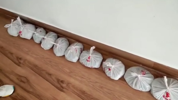 చిల్లరతో స్కూటర్ కొన్న కూరగాయల వ్యాపారి.. ఎక్కడో తెలుసా?