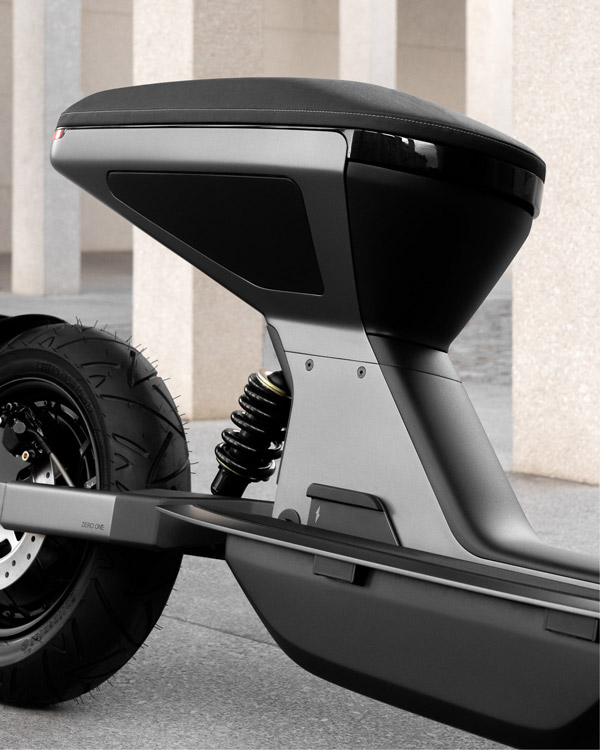 ఫుల్ చార్జ్ పై ఏకంగా 140 కిలోమీటర్ల దూరం ప్రయాణించే నియాన్ జీరో వన్ ఎలక్ట్రిక్ స్కూటర్