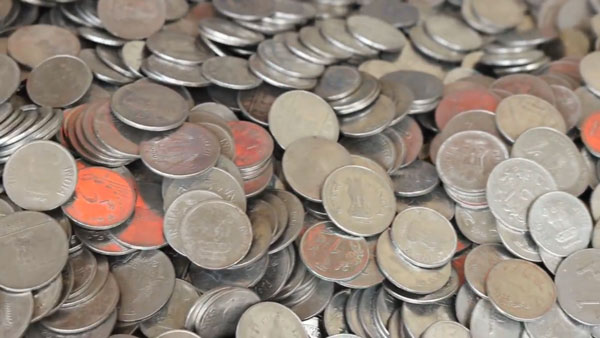 మీకు తెలుసా.. రూ. 2 లక్షలకంటే ఖరీదైన బైక్.. కేవలం చిల్లరతో కొనేసాడు (వీడియో) మీకు తెలుసా.. రూ. 2 లక్షలకంటే ఖరీదైన బైక్.. కేవలం చిల్లరతో కొనేసాడు (వీడియో)