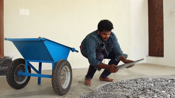 మీకు తెలుసా.. రూ. 2 లక్షలకంటే ఖరీదైన బైక్.. కేవలం చిల్లరతో కొనేసాడు (వీడియో) మీకు తెలుసా.. రూ. 2 లక్షలకంటే ఖరీదైన బైక్.. కేవలం చిల్లరతో కొనేసాడు (వీడియో)