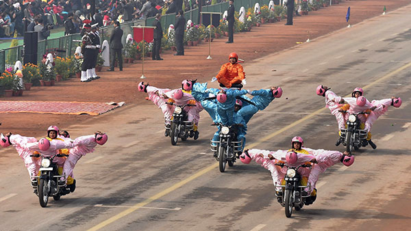 బైకులపై దేశాన్ని చుట్టడానికి సిద్దమై BSF మహిళా సిబ్బంది.. వారి చివరి గమ్యం ఎక్కడంటే?