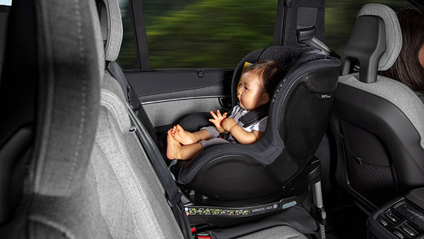 కారులో చైల్డ్ సీట్ ఎందుకు అంత ముఖ్యమైనది? ఈ చైల్డ్ సీట్ గురించి మీరు తెలుసుకోవాల్సింది ఏమిటి?