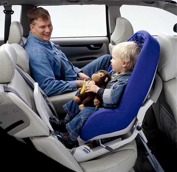 కారులో చైల్డ్ సీట్ ఎందుకు అంత ముఖ్యమైనది? ఈ చైల్డ్ సీట్ గురించి మీరు తెలుసుకోవాల్సింది ఏమిటి?