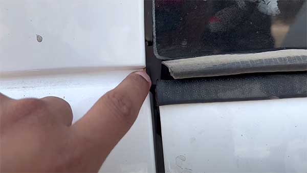 నాలాగ మీరూ మోసపోకండి.. థార్ మోడిఫికేషన్ కోసం రూ.12 లక్షల ఖర్చు, ఆ తర్వాతి నుంచి అన్నీ రిపేర్లే!! నాలాగ మీరూ మోసపోకండి.. థార్ మోడిఫికేషన్ కోసం రూ.12 లక్షల ఖర్చు, ఆ తర్వాతి నుంచి అన్నీ రిపేర్లే!!