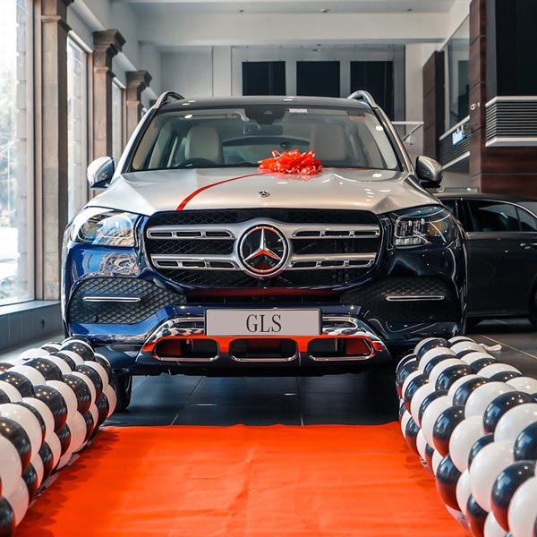 రూ. 2.47 కోట్లు ఖరీదైన కారు కొన్న టీవీ యాంకర్ 'మనీష్ పాల్'