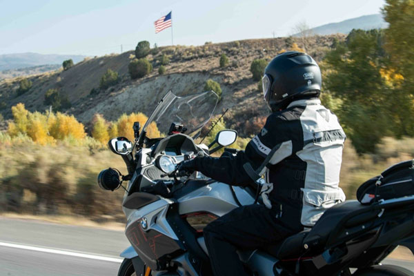 నెలతల్లి కోసం జగ్గీ వాసుదేవ్ సహస యాత్ర.. బైక్‌పై 30,000 కిమీ ప్రయాణం