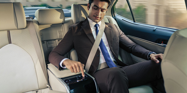 పెరిగిన పెట్రోల్ ధరలతో హై-టెన్షన్.. కానీ టొయోటా క్యామ్రీ (Toyota Camry) హైబ్రిడ్‌తో నో-టెన్షన్!