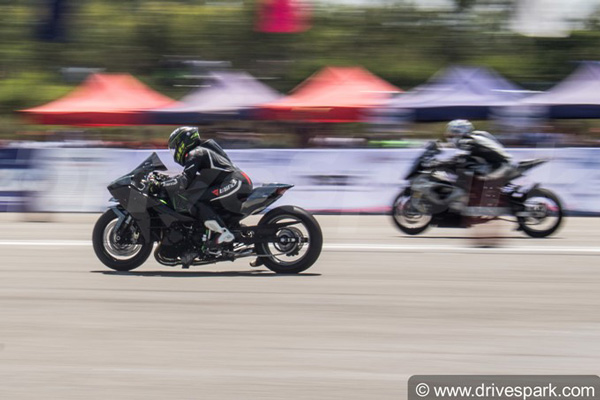 హోరాహోరీగా జరగనున్న 2022 VROOM డ్రాగ్ రేస్‌ ఈవెంట్: పూర్తి వివరాలు