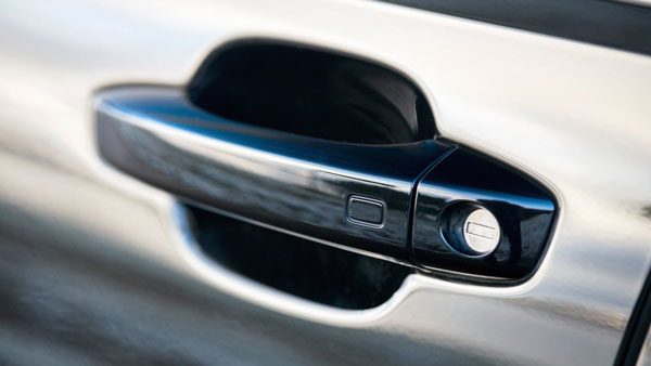 కారులో కీలెస్ ఎంట్రీ సిస్టమ్ గురించి మీరు తెలుకోవాల్సిన కొన్ని కీలక విషయాలు!