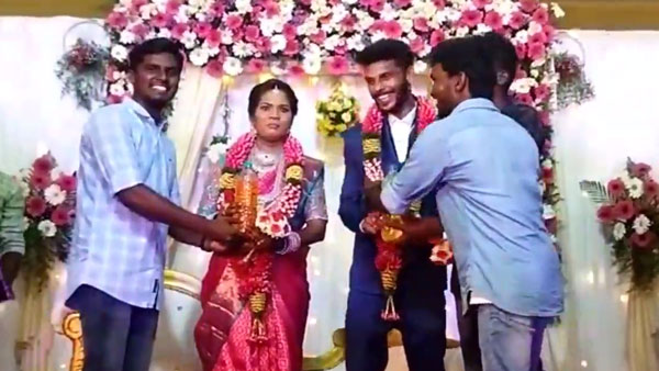 వధువుకి లీటరు పెట్రోల్, వరుడికి లీటర్ డీజిల్ గిఫ్ట్.. బహుశా ఇప్పుడివే ఖరీదైన కానుకలేమో..!! వధువుకి లీటరు పెట్రోల్, వరుడికి లీటర్ డీజిల్ గిఫ్ట్.. బహుశా ఇప్పుడివే ఖరీదైన కానుకలేమో..!!