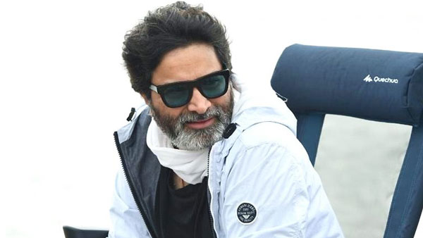 మాటల మాంత్రికుడు 'త్రివిక్రమ్ శ్రీనివాస్' ని తాకిన బ్లాక్ ఫిల్మ్ ఎఫెక్ట్: జరిమానా..!!