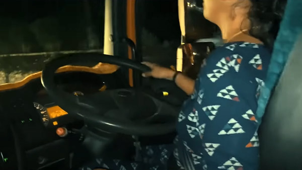 40 ఏళ్ల మహిళ చేసిన ఈ సాహసానికి ప్రశంసల జల్లు కురుస్తోంది.. ఇంతకీ ఏం చేసిందంటే? 40 ఏళ్ల మహిళ చేసిన ఈ సాహసానికి ప్రశంసల జల్లు కురుస్తోంది.. ఇంతకీ ఏం చేసిందంటే?