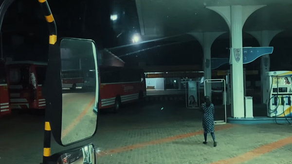 40 ఏళ్ల మహిళ చేసిన ఈ సాహసానికి ప్రశంసల జల్లు కురుస్తోంది.. ఇంతకీ ఏం చేసిందంటే? 40 ఏళ్ల మహిళ చేసిన ఈ సాహసానికి ప్రశంసల జల్లు కురుస్తోంది.. ఇంతకీ ఏం చేసిందంటే?