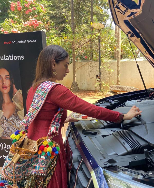 ఆడి క్యూ7 (Audi Q7) కారును కొనుగోలు చేసిన 'మహా సముద్రం మహాలక్ష్మి'..