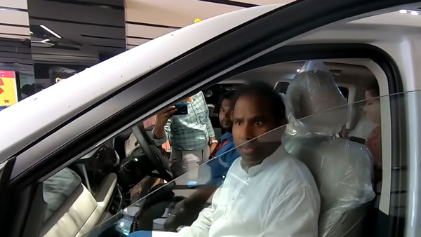 ఒకేసారి 5 'Mahindra XUV 700' వాహనాలు కొనుగోలు చేసిన K.A పాల్