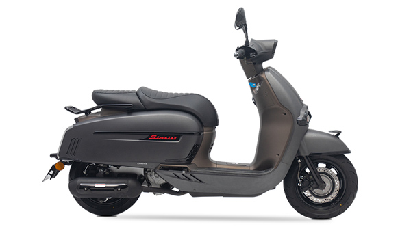 భారత్‌లో కీవే వియస్టా 300 మరియు కీవే సిక్స్టీస్ 300ఐ స్కూటర్లను విడుదల చేసిన బెనెల్లీ