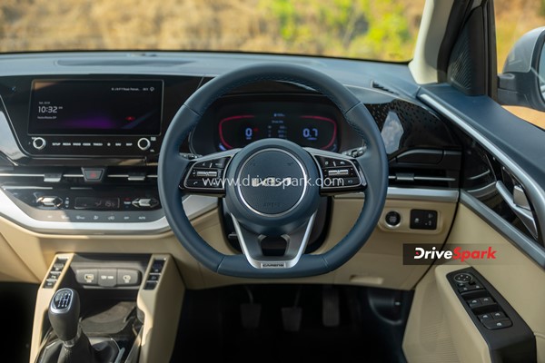 ఫ్లాట్ బాటమ్ స్టీరింగ్ వీల్ (Flat Bottom Steering Wheel Advantages) ప్రయోజనాలు ఏంటి?
