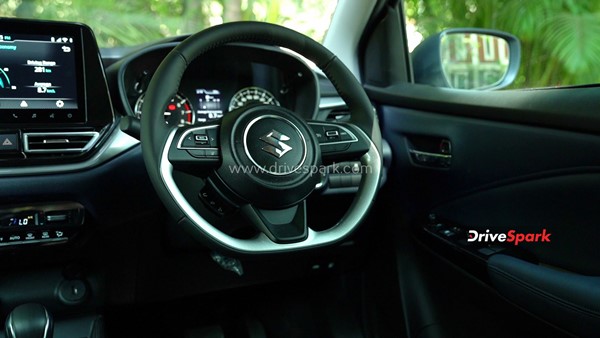 ఫ్లాట్ బాటమ్ స్టీరింగ్ వీల్ (Flat Bottom Steering Wheel Advantages) ప్రయోజనాలు ఏంటి?