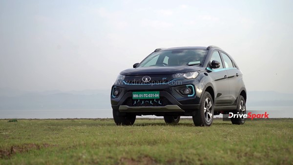 స్టాండర్డ్ నెక్సాన్ ఈవీకి మరియు నెక్సాన్ ఈవీ మ్యాక్స్ మధ్య తేడాలు ఏమిటి?