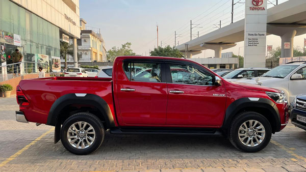 టొయోట హైలక్స్ బుక్ చేశారా.. అయితే ఇది మీ కోసమే..!!