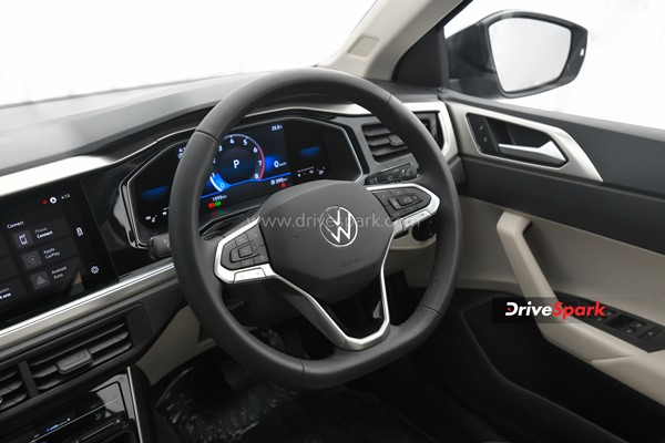 ఫ్లాట్ బాటమ్ స్టీరింగ్ వీల్ (Flat Bottom Steering Wheel Advantages) ప్రయోజనాలు ఏంటి?