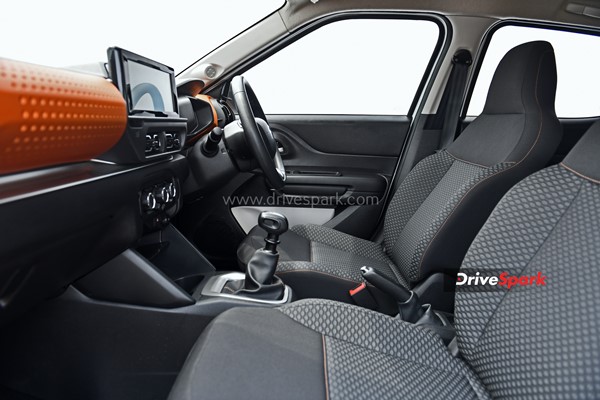 సిట్రోయెన్ సి3 (Citroen C3) టెస్ట్ డ్రైవ్ రివ్యూ.. ఇది చీప్ కారే, కానీ మీరనుకునేంత 'చీప్' కాదు..!