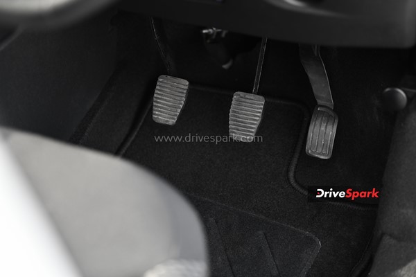 సిట్రోయెన్ సి3 (Citroen C3) టెస్ట్ డ్రైవ్ రివ్యూ.. ఇది చీప్ కారే, కానీ మీరనుకునేంత 'చీప్' కాదు..!