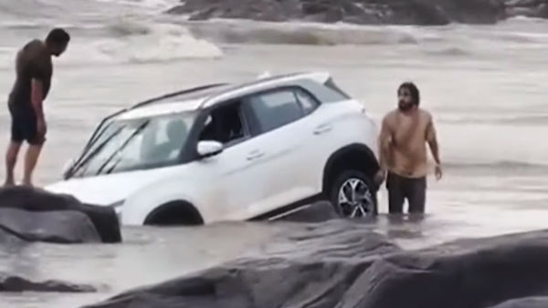 బీచ్‌లో యువకుల అత్యుత్సాహం... సముద్రంలో కొట్టుపోయిన హ్యుందాయ్ క్రెటా ఎస్‌యూవీ!