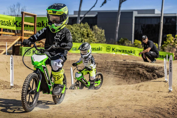 ఈ కవాసకి బైక్‌ని 3 ఏళ్ల పిల్లవాడు కూడా సులువుగా రైడ్ చేసేయొచ్చు..!