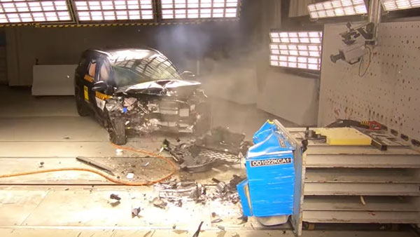 అమ్మకాల్లో అదుర్స్.. సేఫ్టీలో కేవలం 3 స్టార్ రేటింగ్: కియా కారెన్స్