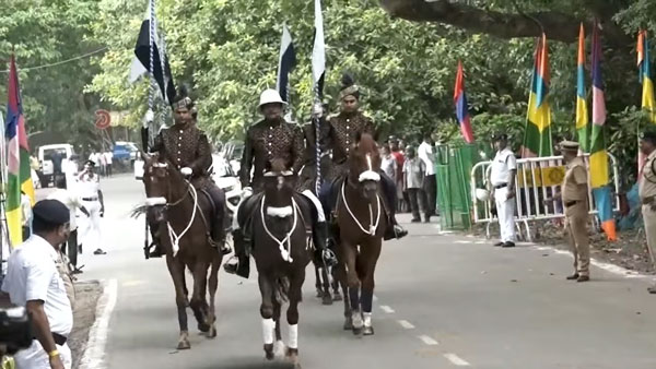 ఎలక్ట్రిక్ వాహన వినియోగంలో మరో అడుగు ముందుకు వేసిన కలకత్తా పోలీసులు: 17 Tata Nexon EV ల కొనుగోలు 