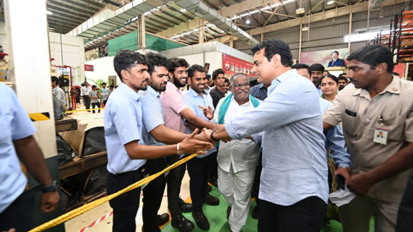 మహీంద్రా ట్రాక్టర్ ఉత్పత్తిలో రికార్డ్ బద్దలు కొట్టిన తెలంగాణ.. KTRపై ఆనంద్ మహీంద్రా కామెంట్స్