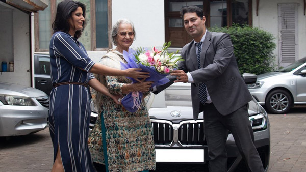 కొత్త జర్మన్ లగ్జరీ కారు కొన్న అలనాటి అందాల తార 'వహీదా రెహ్మాన్': ధర ఎంతో తెలుసా?