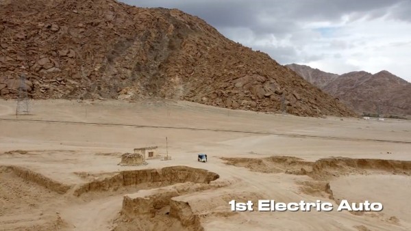 ఈ వ్యక్తి మాములోడు కాదు.. ఎలక్ట్రిక్ ఆటోరిక్షాతో ఏకంగా అత్యంత ప్రమాదకరమైన ఖర్దుంగ్‌లా పాస్ దాటేశాడు..