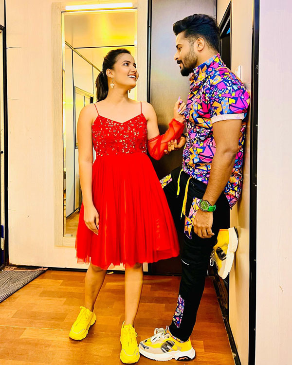 ఖరీదైన కారు కొన్న బిగ్‌బాస్‌ బ్యూటీ 'సిరి హన్మంతు': ధర ఎంతో తెలుసా?