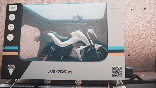 కొత్త పద్దతిలో డెలివరీ ప్రారభించిన టోర్క్ మోటార్స్.. వీడియో