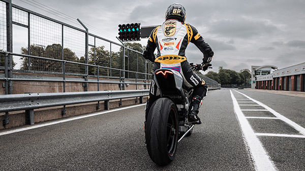 ట్రైయంప్ టిఈ1 (Triumph TE1) ఎలక్ట్రిక్ బైక్ వివరాలు వెల్లడి.. పూర్తి చార్జ్ పై 160 కిమీ రేంజ్!